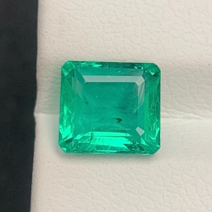 AAA Colombian Emerald: 1.73 Carat Octagon Cut Vivid Green Gemstone