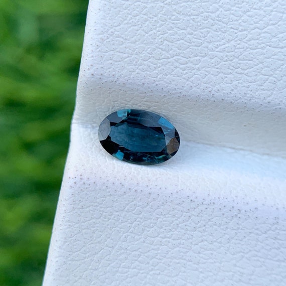 Australia Parti Sapphire: Carat Oval Loose Gemstone - Main Image