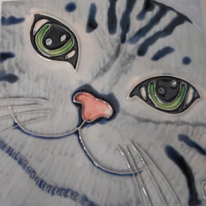 Azulejo de cerámica con diseño de gato pintado a mano de 6 x 6 pulgadas con base de caballete