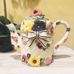 Vintage Beautiful floral teapot, spring decor, collectibles teapot, teapot for spring, flower garden pattern teapot, tea party, tea lover