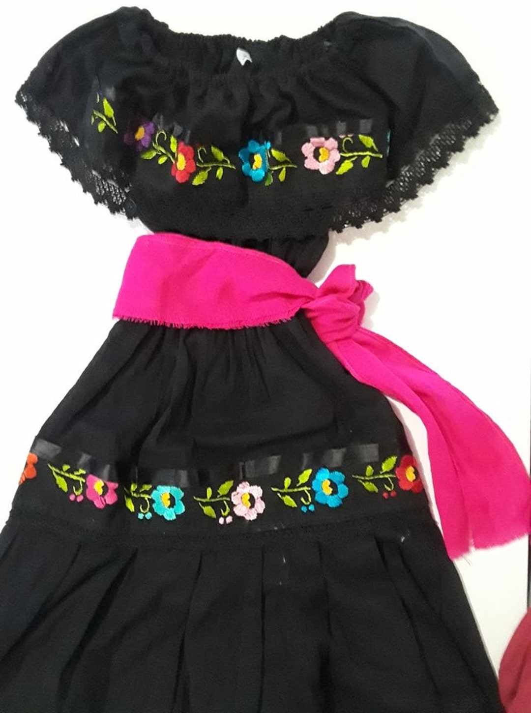 Vestido negro mexicano de niña flores bordadas brillantes - Etsy México Vestido negro mexicano de niña flores bordadas brillantes - Etsy México