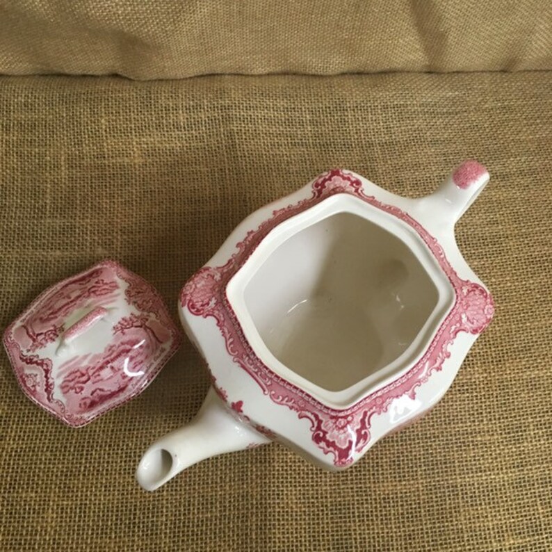 Old Britain Castles Teapot Johnson Brothers Pink