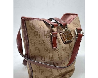 Vintage Dooney & Bourke Brown Signature Print Canvas Bucket Handbag K7478643