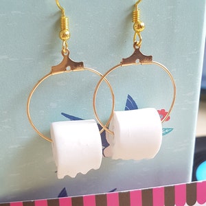 Orecchini a forma di rotolo di carta igienica, divertenti, umoristici, anticonformisti, in pasta polimerica, fimo, regalo divertente, kawaii