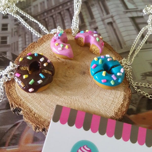 2 Colliers Donuts à Partager, BFF, Meilleurs ami(e)s, Cadeau d'Amitié, Mignons, Fimo, Cool, Fun, Rigolos, Kawaii