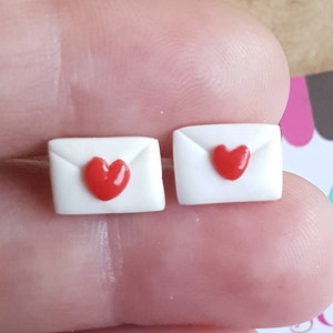 Liebesbrief Ohrringe, Valentinstag Geschenk, Ohrstecker, Süßes handgemachtes Fimo Geschenk für Sie