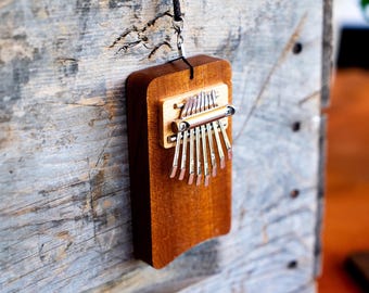 Mini Kalimba Thumb Piano – Pocket Wooden Musical Instrument Keychain, Travel-Sized Finger Piano for Relaxation & Gifts