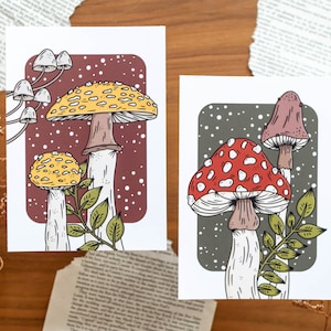 Toadstool Ansichtkaart A6 - Bruin, Groen & Geel Paddestoel Woodland Magic Forest Minimalistische Wenskaarten - Postkaarten set van 2