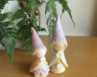 Nains arc-en-ciel pastel, lot de 2, feutre de laine pure, inspiration Waldorf