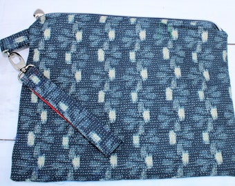 Project Bag #916. This bag is great for holding knitting and crocheting projects, tools, and materials. It would make a great gift.