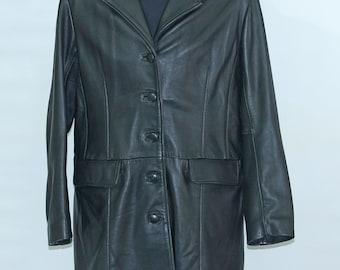 Vintage women&#39;s long black Leather Coat marked size 20