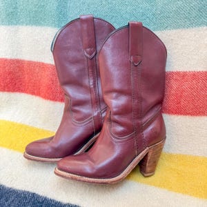 True Vintage 1970s Frye Boots Women&#39;s Heeled Cowboy Boot Cognac Brown Leather Round Toe Black Label Made in USA Western Prairie Boho Size 6