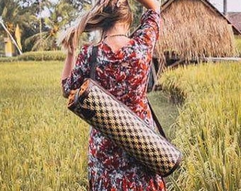 Handwoven Crossbody Straw Rattan and Leather Yoga Bag - Bali Style - Pilates mat Bag / Yoga mat bag /