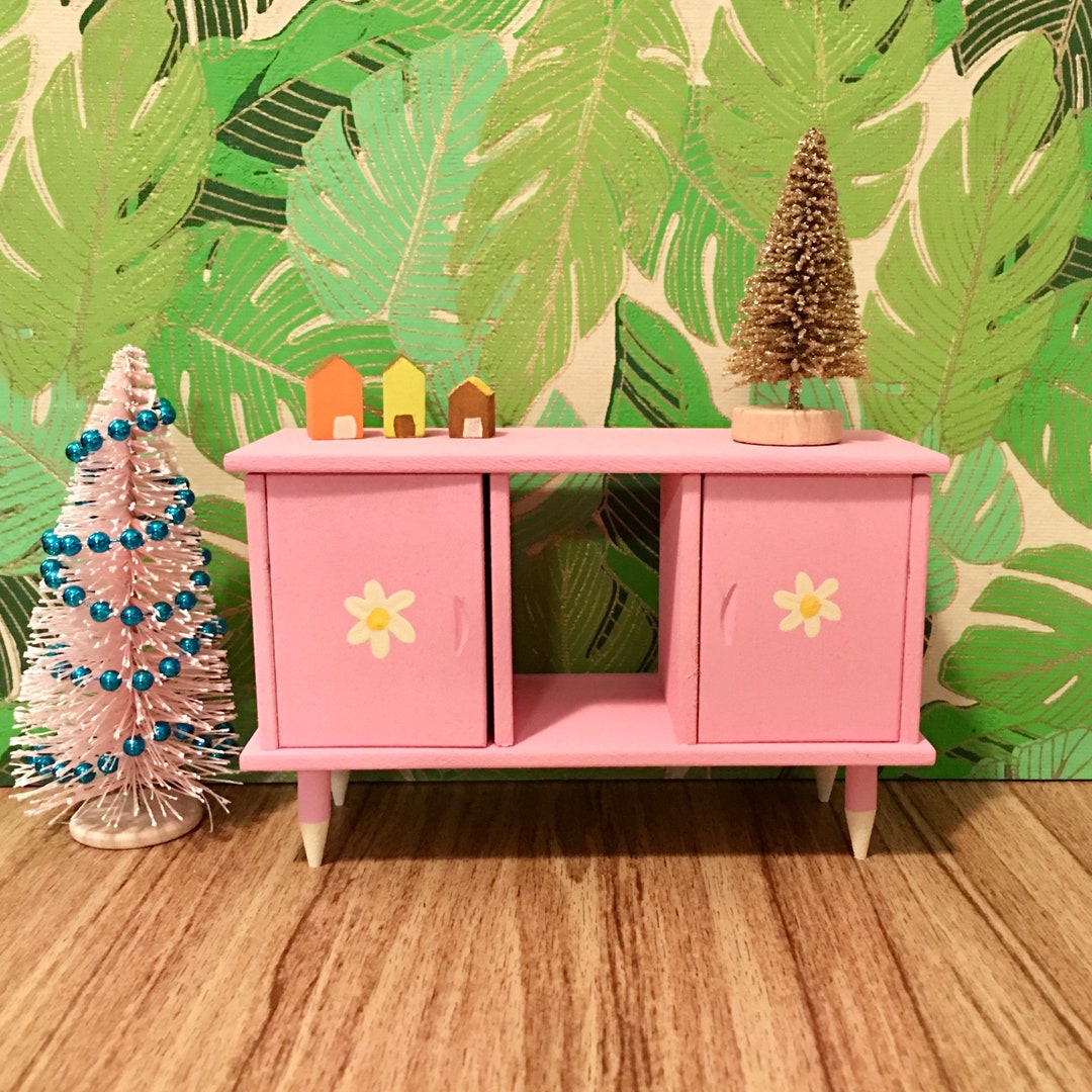 1/12 Scale Miniature Pink Buffet Credenza Sideboard With Hand
