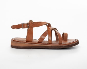 Handgefertigte griechische Sandalen: Stilvoll, bequem und perfekt für Sommerspaziergänge