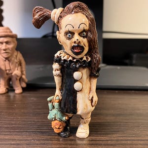 Horror Clown Girl Figurine: Hand-Painted Halloween Art Toy