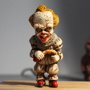 Gruselige Clown Figur – Handgemachte Horror Figur aus Resin – Kunst Spielzeug zum Sammeln – Dunkles Dekor, Halloween