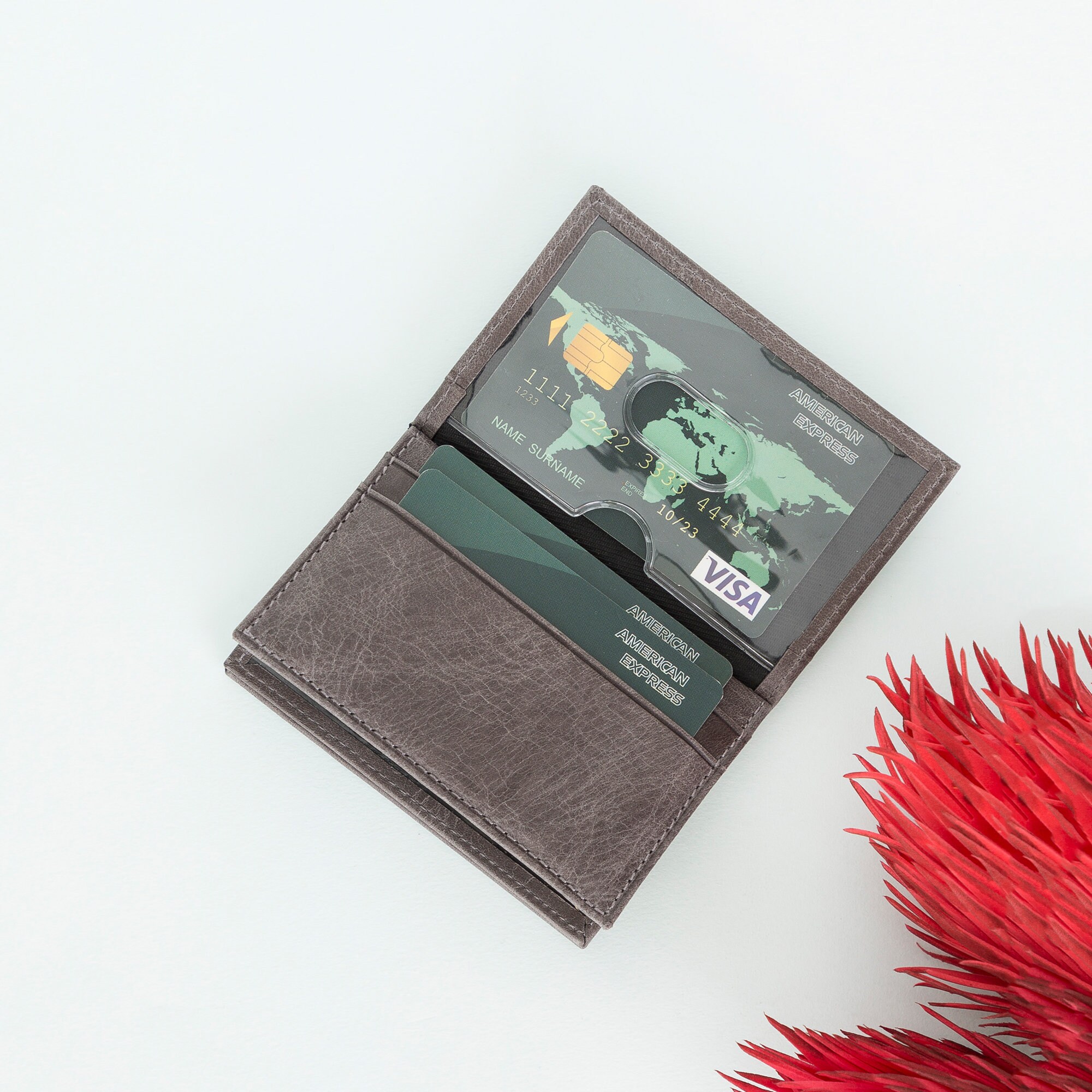 パーソナライズされたレザー二つ折り財布：フルグレインクレジット