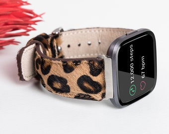 Pulseira de couro para Fitbit, pulseira personalizada Sense Versa, presente gravado