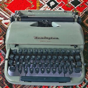 Vintage 1960s Remington Typewriter