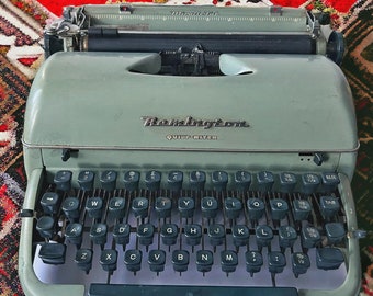 Vintage 1960s Remington Typewriter