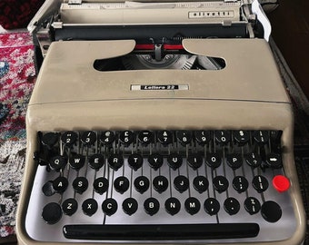 Vintage 1970s Olivetti Lettera 22 Typewriter