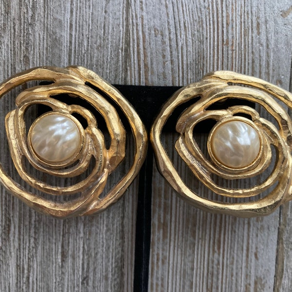 Fabulous Vintage 1980's Massive Gold Swirl Modern Statement clip Earrings With Faux Pearls