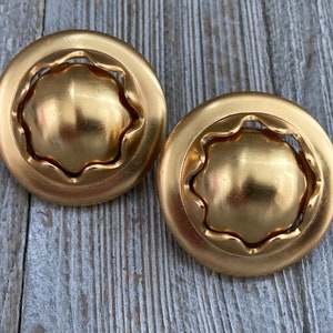 Fabulous Vintage 1980&#39;s Round Gold Classic Statement Clip Earrings