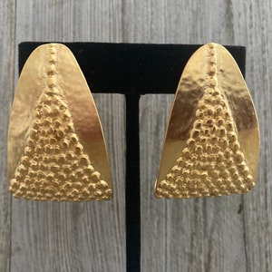VO/Les  Bernard NOS Vintage 1980&#39;s Large Gold Runway Statement Clip Earrings