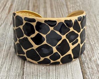Vintage 1990&#39;s KJL Kenneth Jay Lane Gorgous Black & Beige Giraffe Pattern Enamel Hinged Cuff Bracelet