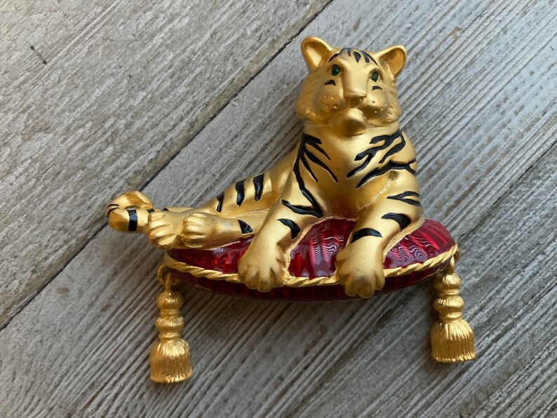 Stunning BOB MACKIE Signed Vintage 1980's RARE Gold , Red And Black Tiger Classic Statement Brooch image 4