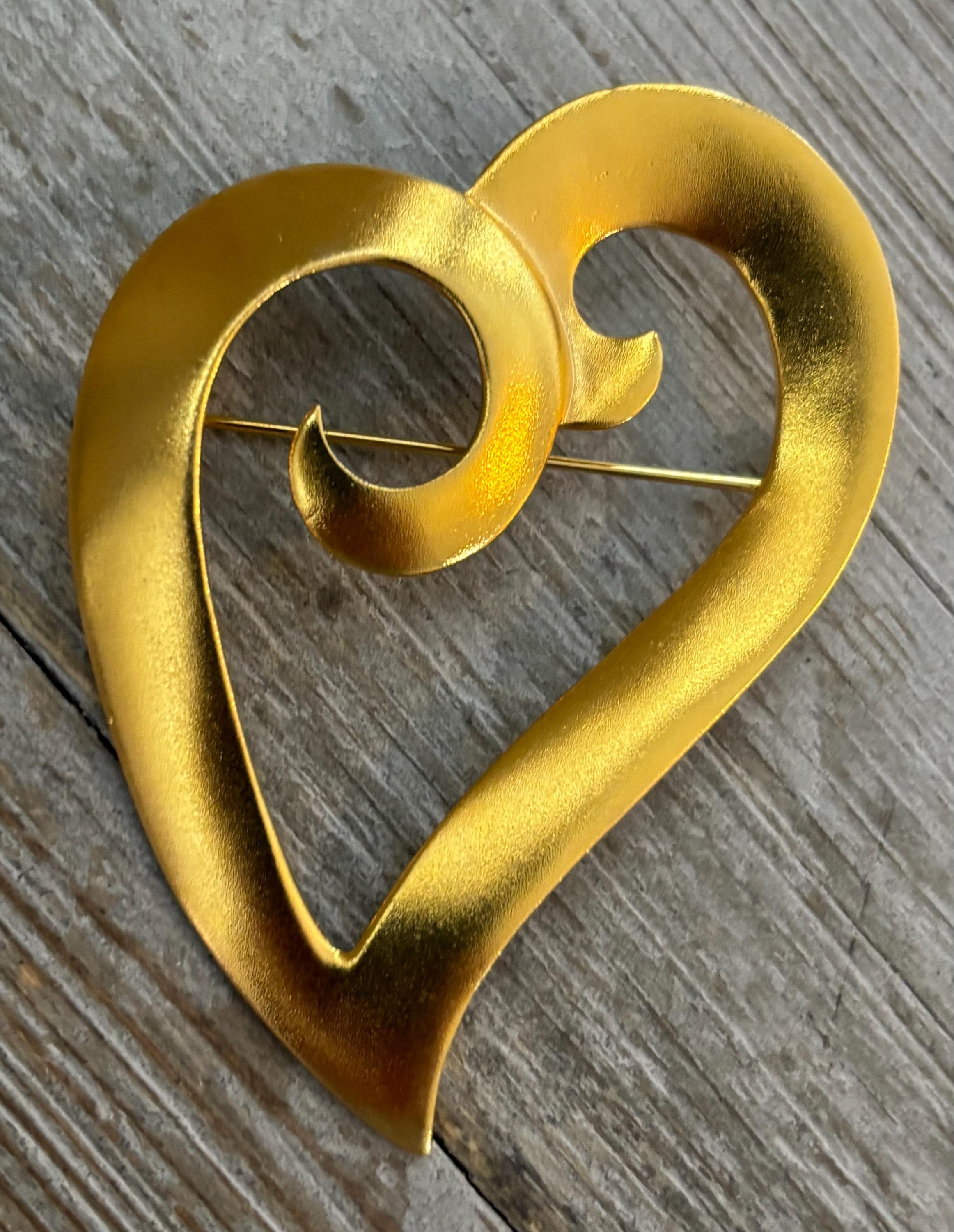 LINDA DANO Signed 1990's Large Gold Heart Shaped Modern Statement