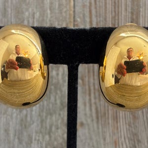 Beautiful ST. JOHN Signed 1980&#39;s-90&#39;s Classic Gold Statement Clip Earrings
