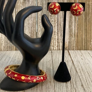 KJL/Kenneth Jay Lane NOS Vintage 1990&#39;s Gold And Red Celestial Bangle Bracelet And Clip Earring Set