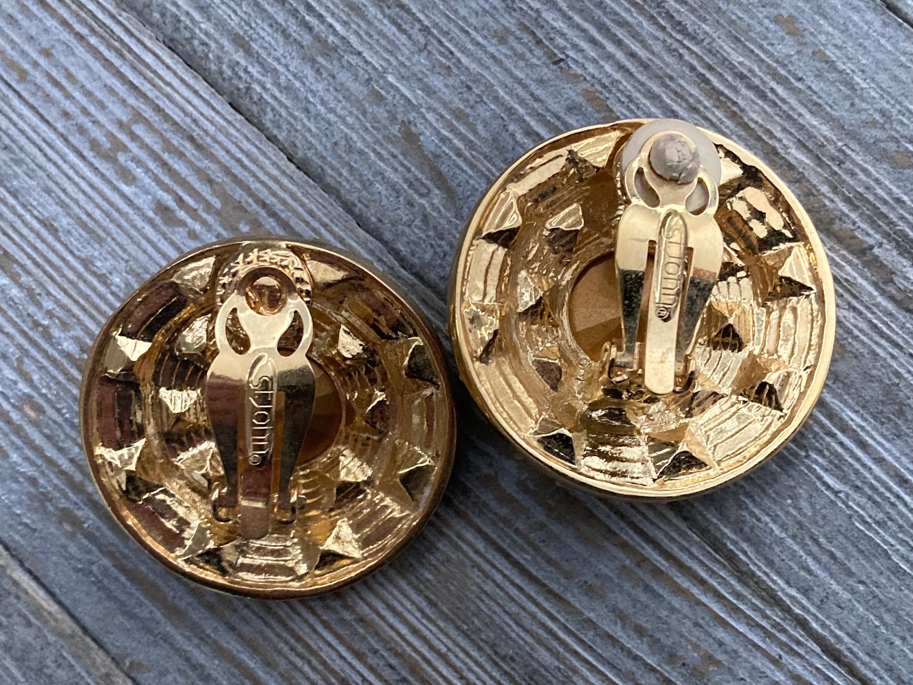 ST.JOHN ブローチ ST. JOHN Massive Round Black and Gold With Rhinestones