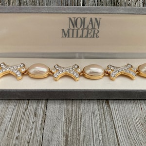NIOB NOLAN MILLER Signed Vintage 1980&#39;s Gold With Faux Pearls And Rhinestones Classic Statement Bracelet