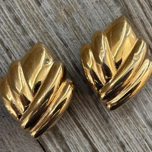 Beautiful ST JOHN Signed Vintage 1990&#39;s Gold Modern Classic Clip Earrings
