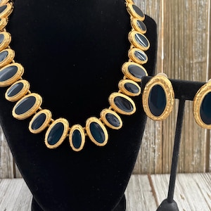 Gorgeous ANNE KLEIN Signed 1990&#39;s Black And Gold Modern Runway Statement Necklace And Oval Clip Earring Set