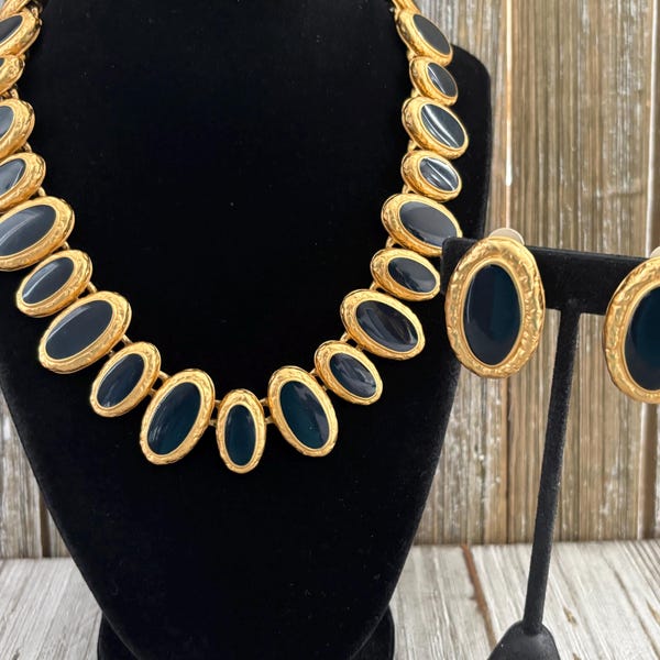 Gorgeous ANNE KLEIN Signed 1990's Black And Gold Modern Runway Statement Necklace And Oval Clip Earring Set