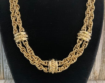 Beautiful Vintage 1980's-90's Gold Classic Statement necklace