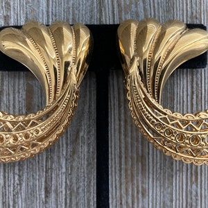 Beautiful Vintage 1980&#39;s-90&#39;s Massive Gold Modern Runway Statement Clip Earrings