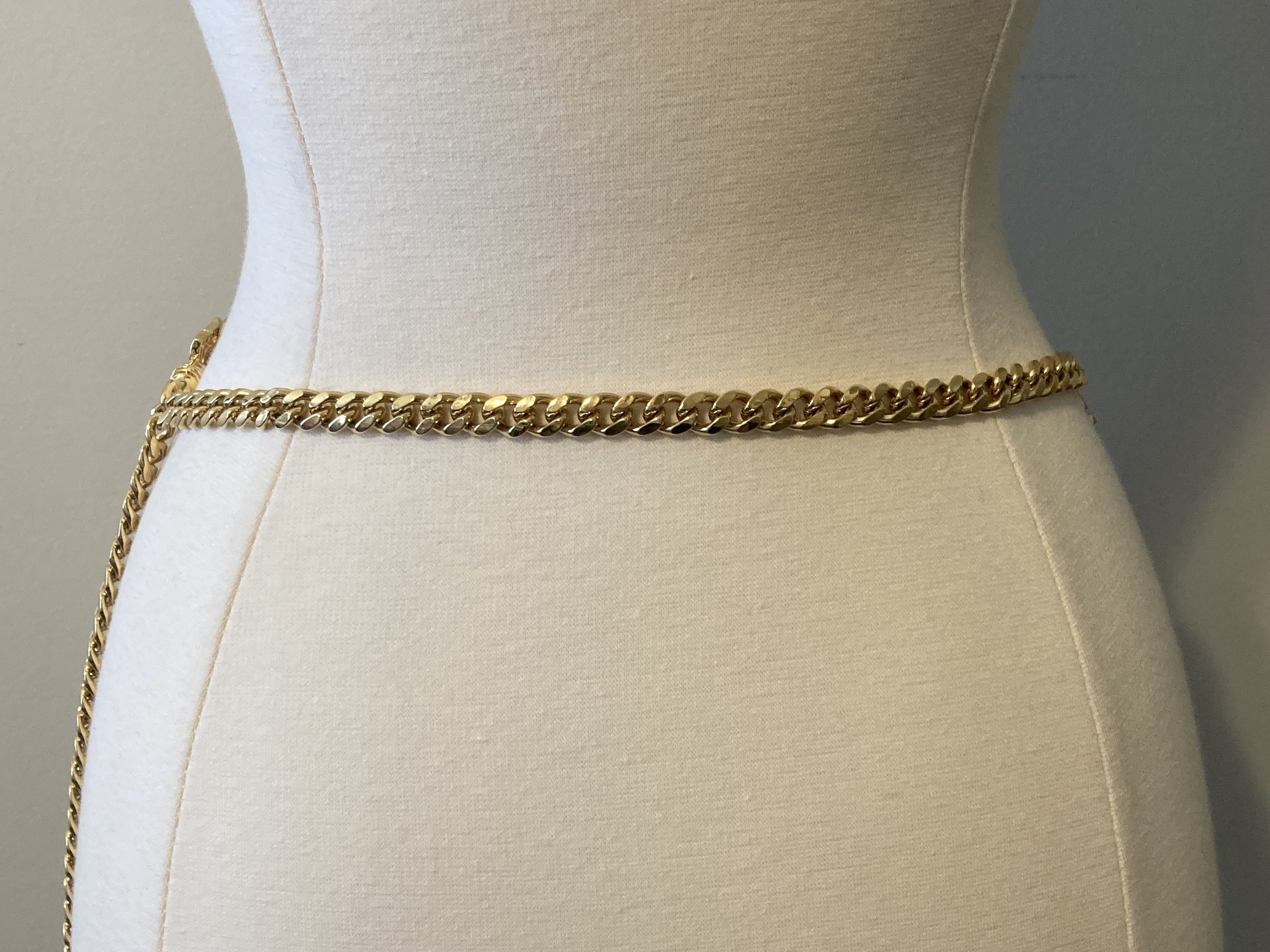 Exquisite ST. JOHN Signed Vintage 1990