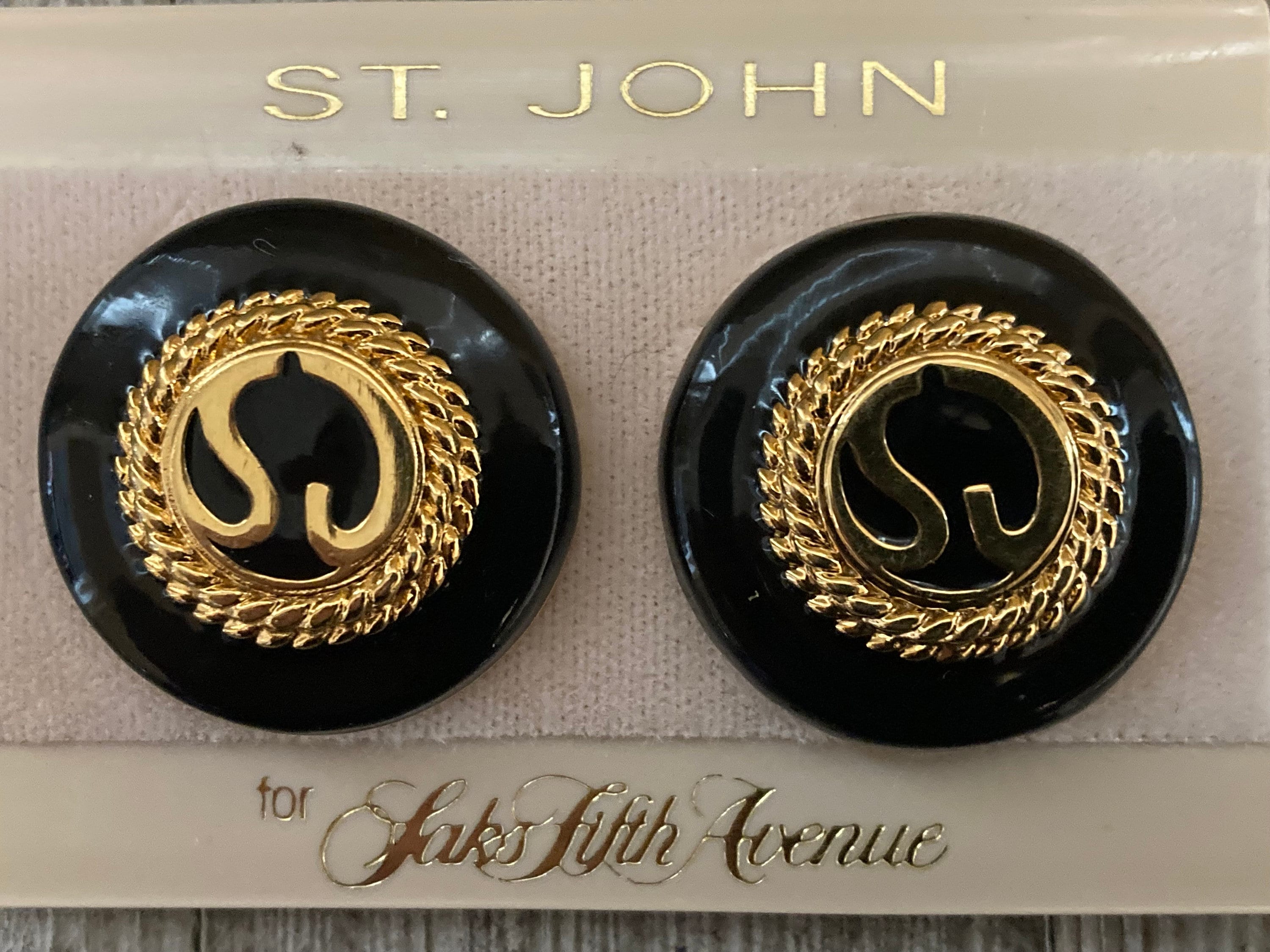 ST.JOHN ブローチ ST. JOHN Massive Round Black and Gold With Rhinestones