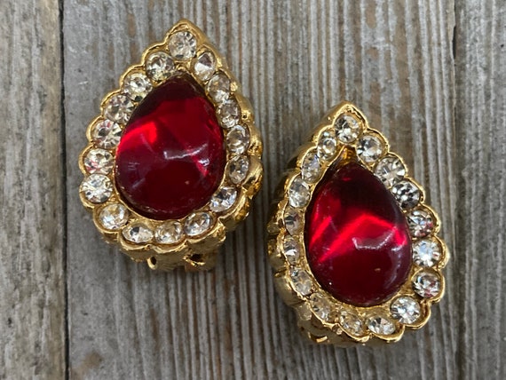 Beautiful Vintage Gold With Red Cabochon Classic … - image 2