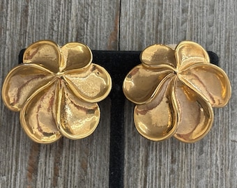 Gorgeous Vintage 1980's-90's Modern Gold Floral Clip Earrings