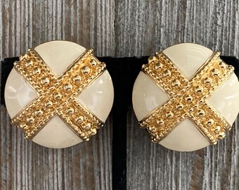 Gorgeous NEW OLD STOCK Vintage 1990's Round Gold And Beige Classic Statement Clip Earrings