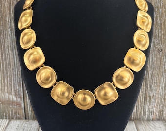 Collar de pasarela moderno dorado vintage de ANNE KLEIN de los años 90.
