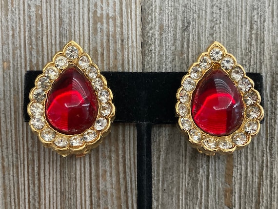 Beautiful Vintage Gold With Red Cabochon Classic … - image 1