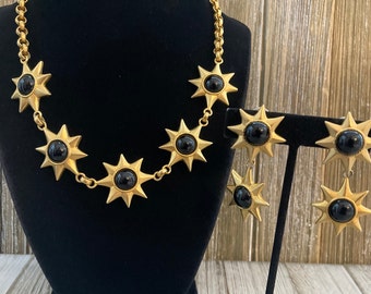 Stunning CARLISLE Vintage 1980&#39;s-90&#39;s Gold And Black Cabochons Star Shaped Statement Necklace And Dangle Clip Earring Set