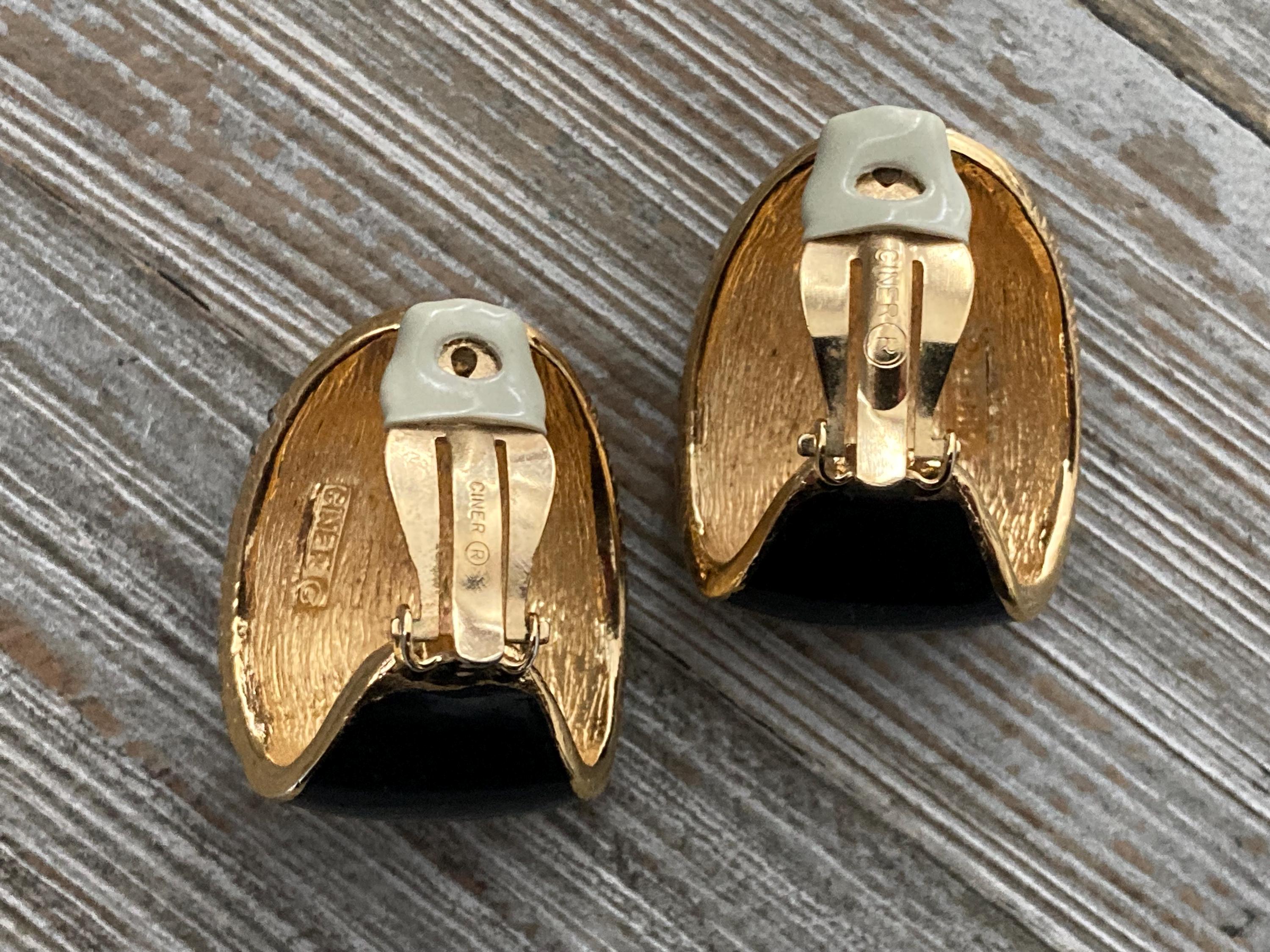 Beautiful CINER Signed Vintage 1980'sgold and Black Classic